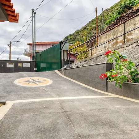 Valley Nest, A In Madeira * Tabua (Madeira)
