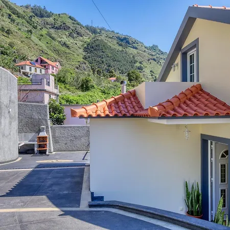 Valley Nest, A In Madeira *
